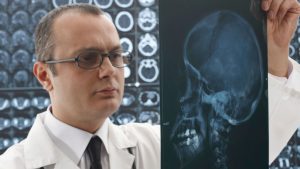 Comprendre le salaire d'un neurochirurgien au Canada - Offres & Rémunérations