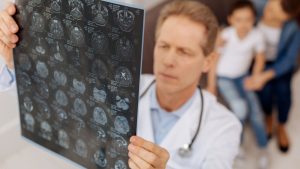 Les spécialités en neurochirurgie et leurs salaires associés